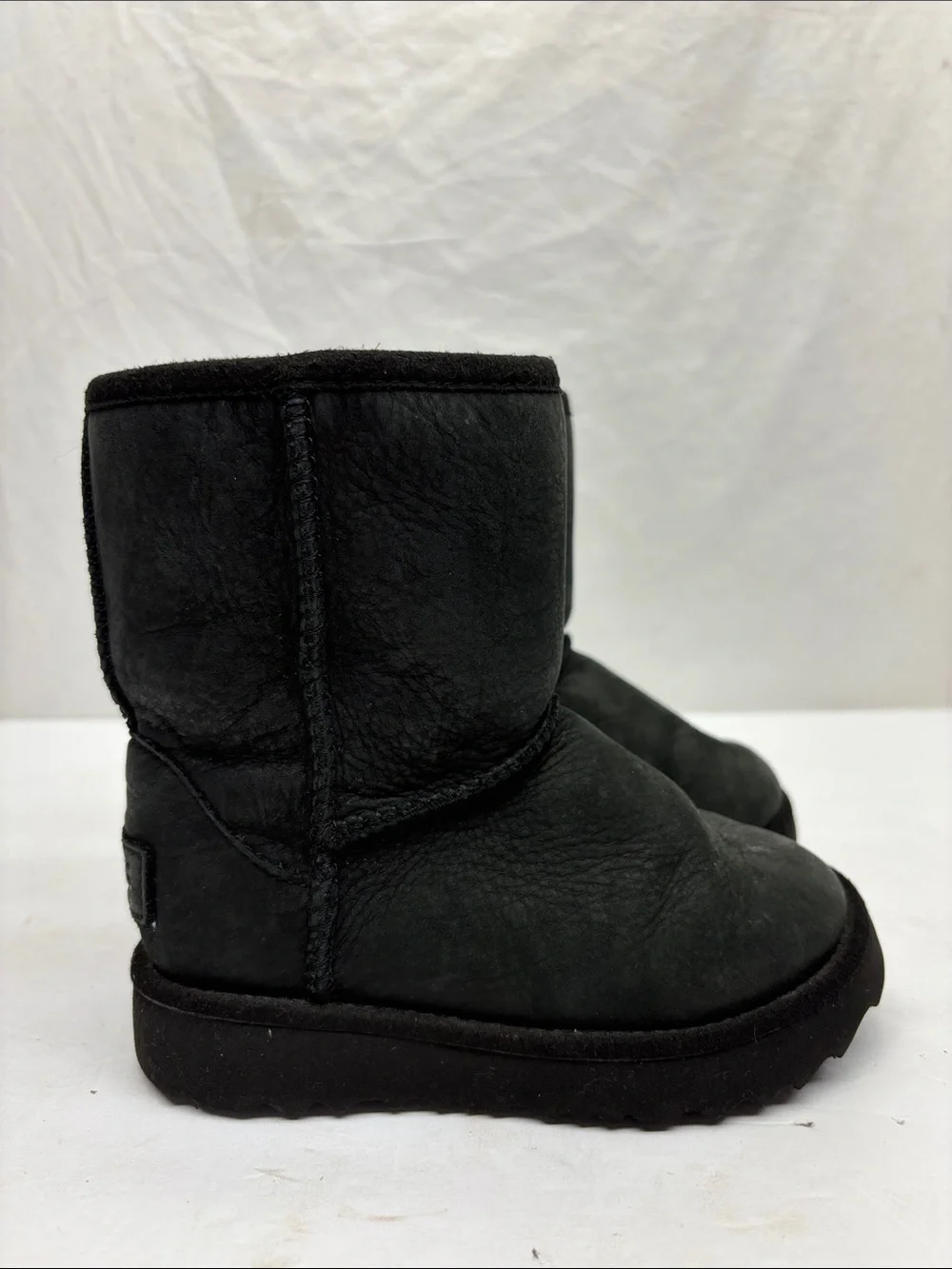 UGG Black Kids Short Classic Boots, SZ 8 toddler girl, box 72
